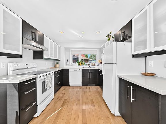 5th image of 74 Lacombe Point E