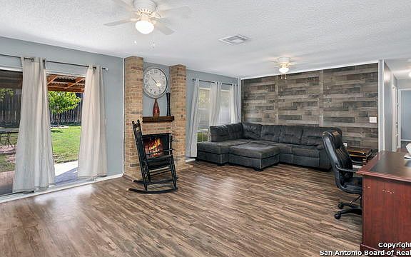 5th image of 11114 Hunter Oaks St