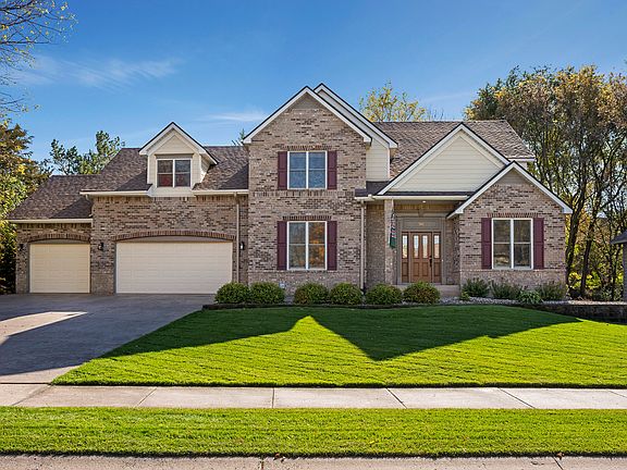 3rd image of 568 Hawthorne Woods Dr