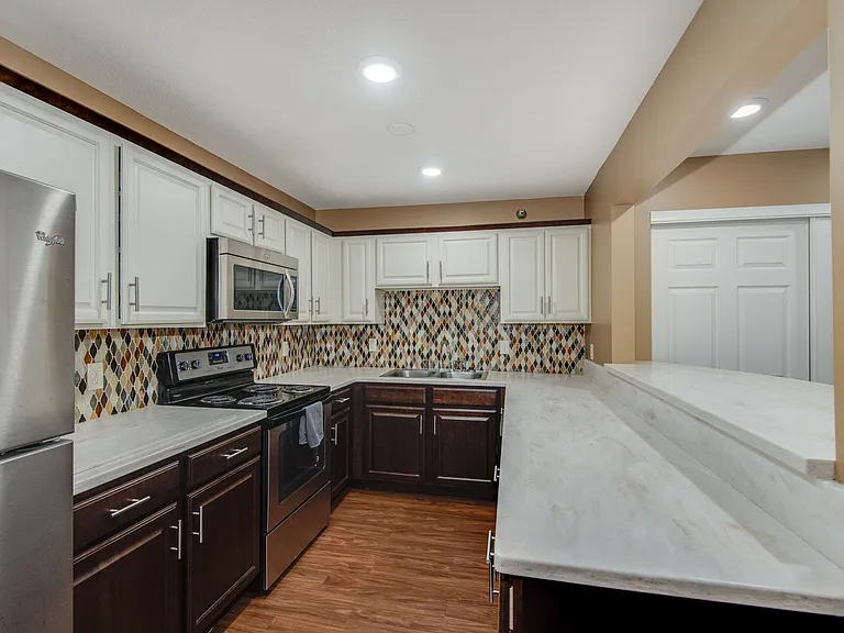 Vernon Oaks Apartments — Photo 34