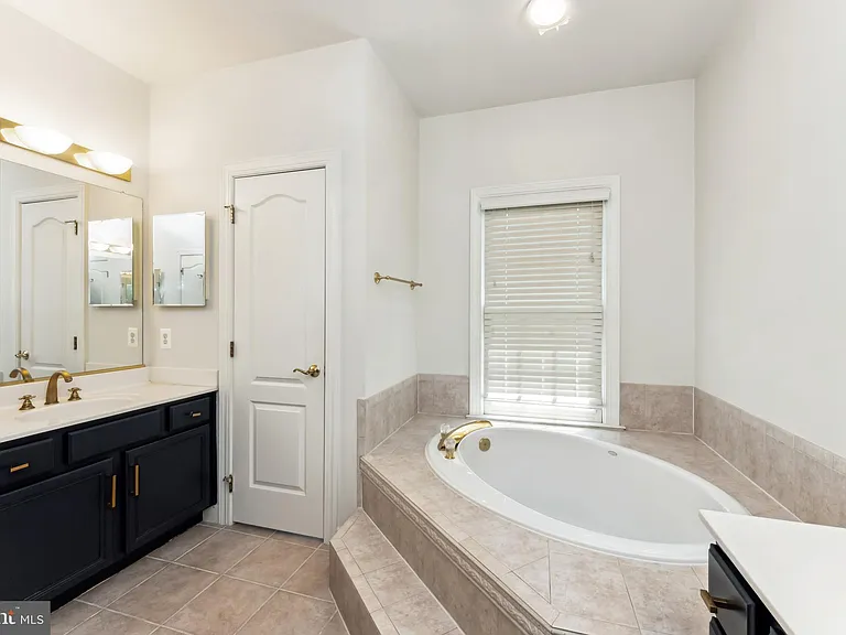 7489 Carriage Hills Dr — Photo 24