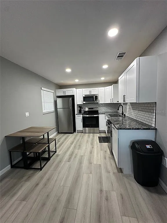 Building Photo - 460 Base Ave E #129