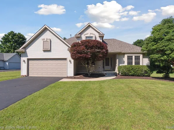 7632 Goldenrod Ct, Brighton, MI 48116