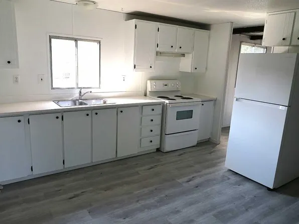 207 W 4th St NW, Sundre, AB T0M 1X0