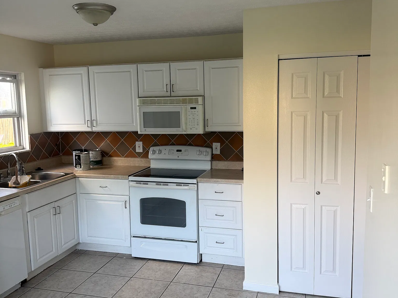 3 bed, 2.5 bath, 1400 sqft, $1,950 — Photo 4