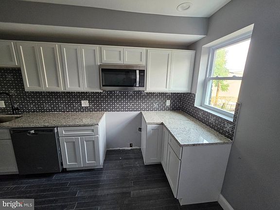3rd image of 1227 E Lanvale St