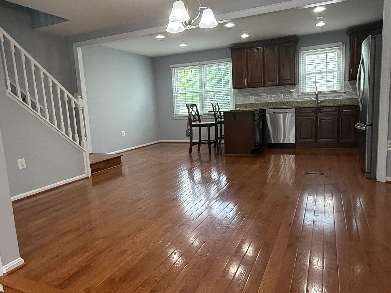 4 bed, 1980 sqft, $3,300 — Photo 4