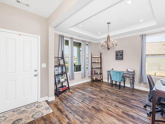 5th image of 208 Mount Royal Ct