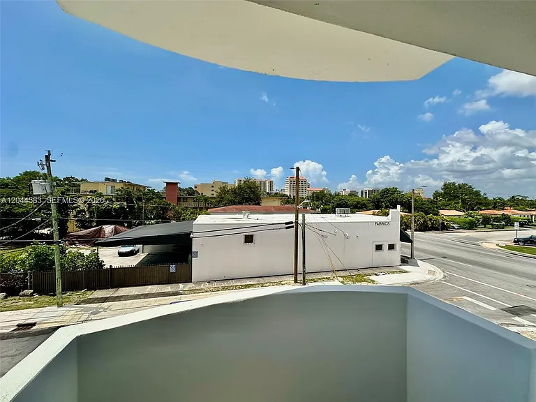 411 SW 37th Ave #3-D — Photo 9