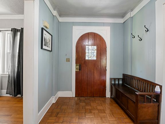 3rd image of 404 N Prospect St