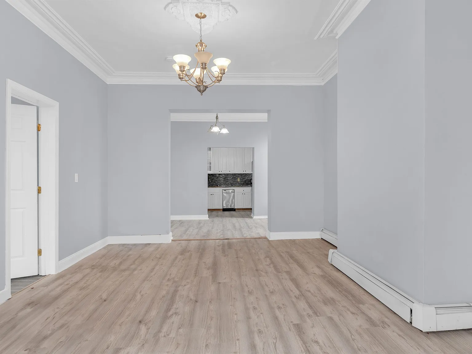 3 bed, 1.0 bath, 1074 sqft, $2,795 — Photo 3