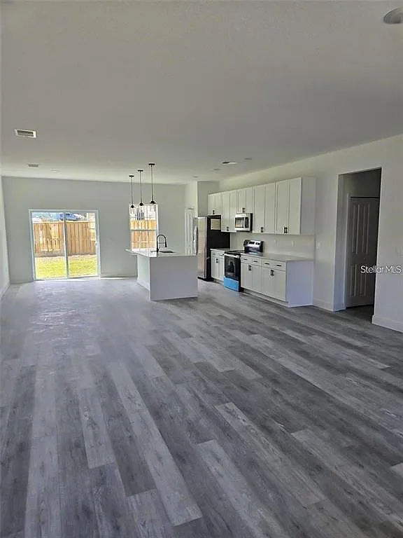 4 bed, 2.0 bath, 1776 sqft, $2,050 — Photo 4