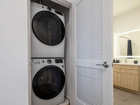 5th image of 62 E Salem St #1506