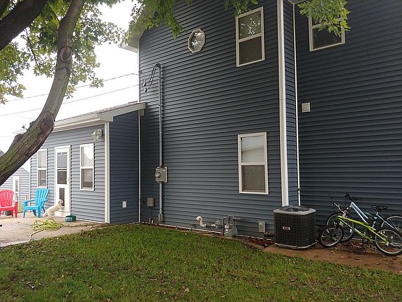 3rd image of 303 1st Ave E