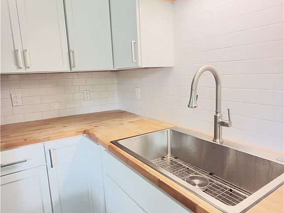 4th image of 1078 Addice Way