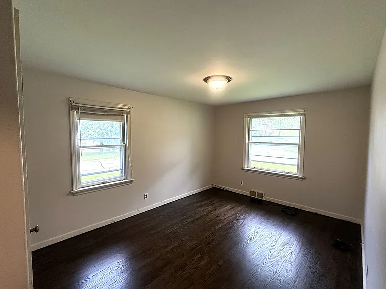9221 Waldorf Dr — Photo 8