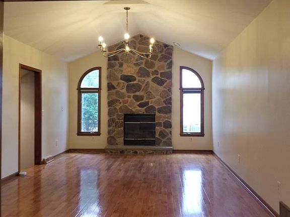 4th image of 29 Camelot Dr