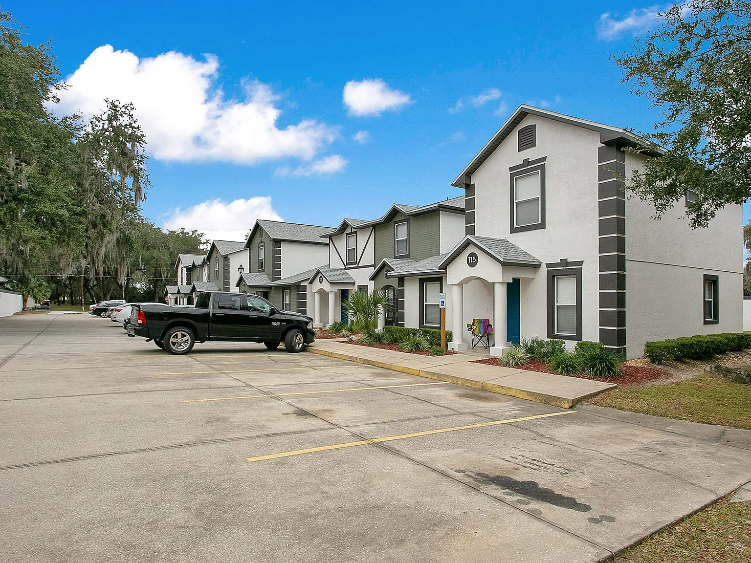 Village Park Townhomes | 2 & 3 Bedroom Apartments in Lady Lake, FL — Photo 3