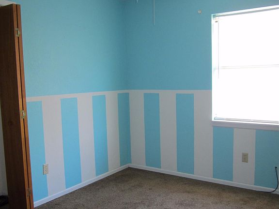 3rd image of 115 E 9th St