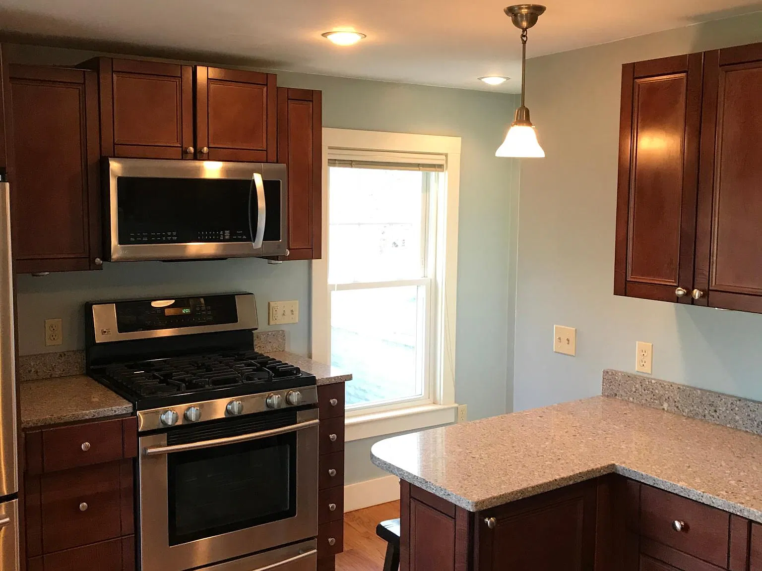 2 bed, 950 sqft, $2,750 — Photo 2