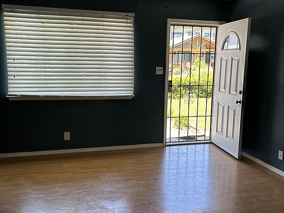 5th image of 364 Esther Ave