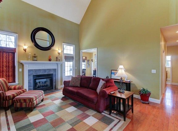 4th image of 350 Isaiah Cir