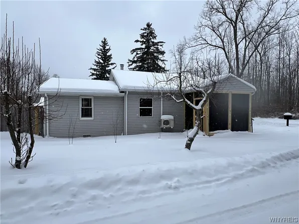 9860 Utica St, Angola, NY 14006