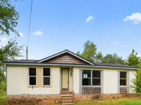 820 Orchard Rd, Bowie, TX 76230