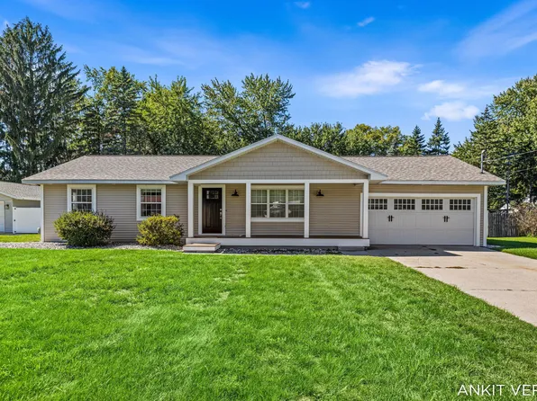 7439 Eastlane Ave, Jenison, MI 49428