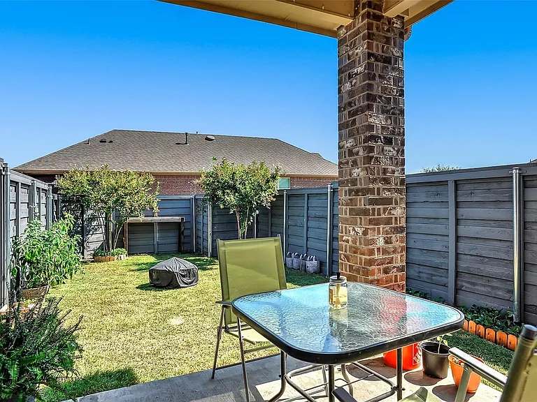 7205 Windy Meadow Dr — Photo 32