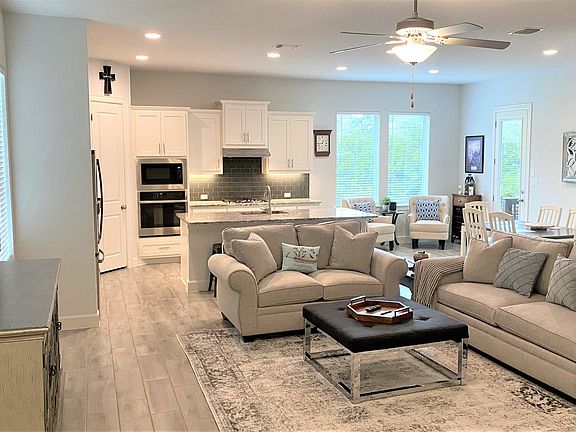 3rd image of 158 Summer Square Dr