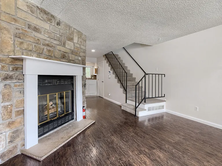 4177 Charleston Dr — Photo 1