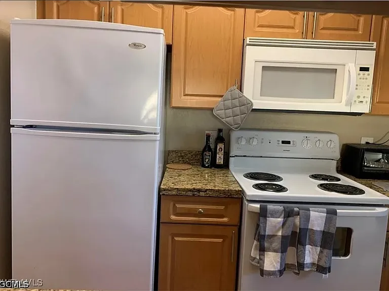 2835 Winkler Ave #209 — Photo 6