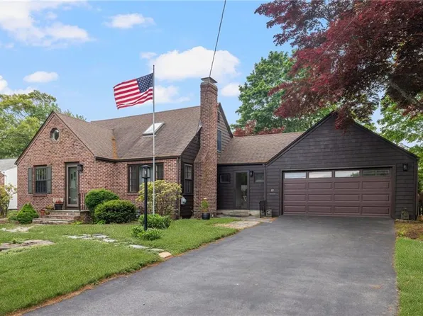 87 Frontier Rd, Warwick, RI 02889