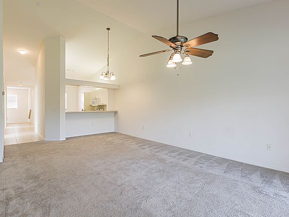 3rd image of 377 Robin Hood Cir Unit 202