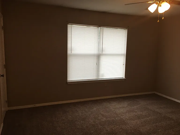 1023-1057 W Eagle St — Photo 13