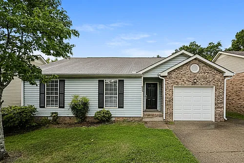 823 Neelys Chase Dr Photo 1