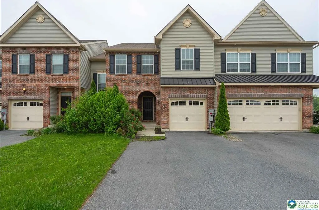 3 bed, 2.5 bath, 1855 sqft, $2,700 — Photo 1