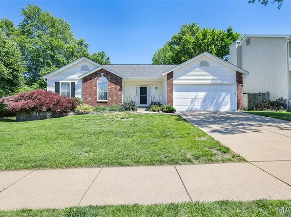 1810 Basket Oak Dr, Saint Charles, MO 63303