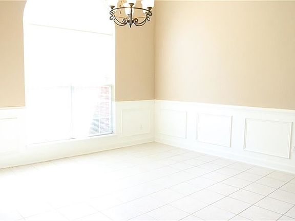 4th image of 3983 Blakewood Dr W