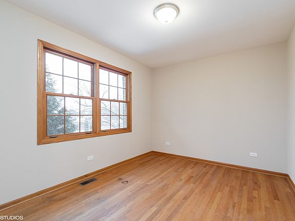 4th image of 15412 Sharon Dr