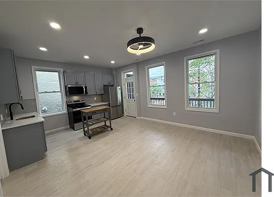 1354 Girard St NW #B — Photo 2