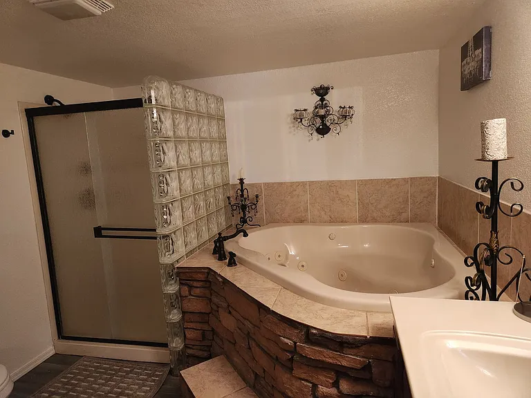 400 E Phoenix St — Photo 33