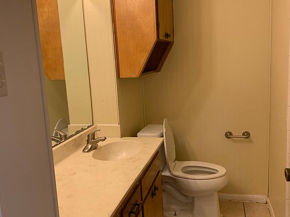 4th image of 1010 Shiela Dr