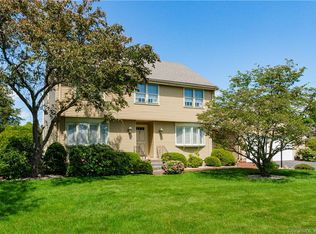 115 Old Common Rd, Wethersfield, CT 06109