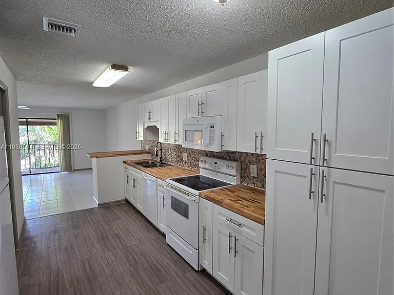 2050 Oleander Blvd #9-206 — Photo 7