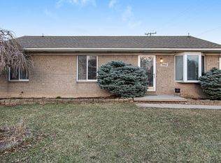 35042 Kensington Ave, Sterling Heights, MI 48312
