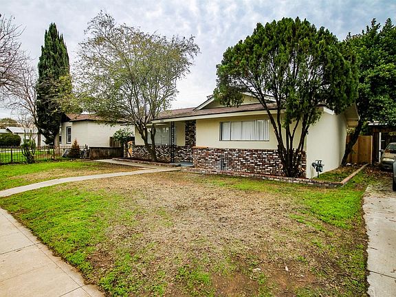 2nd image of 3940 E Lyell Ave