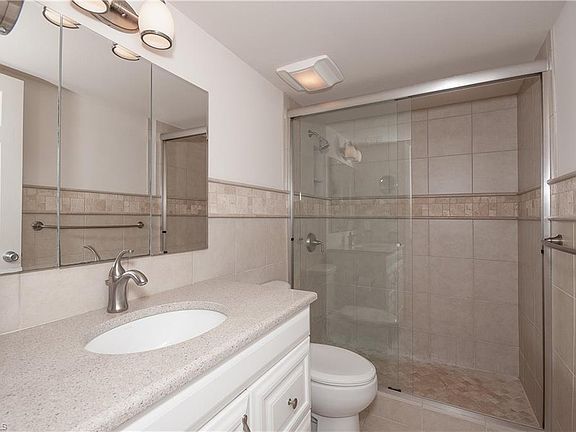 5th image of 518 12th Ave S #518