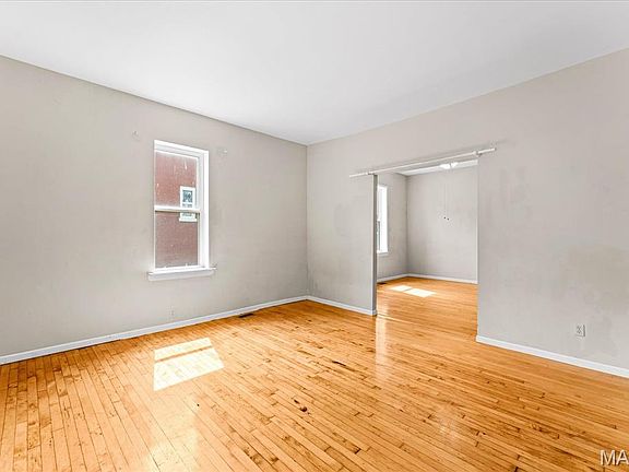 4th image of 415 N 4th St